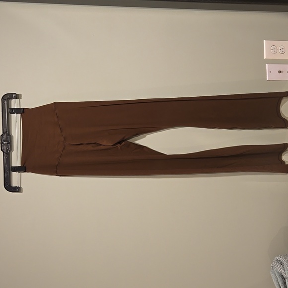 Aerie Offline Real Me Xtra High Waisted Bootcut Leggings, Brown, Medium - Picture 4 of 5